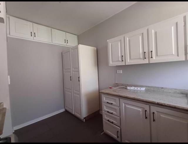 2 BEDROOM APARTMENT FOR SALE IN ESSENWOOD